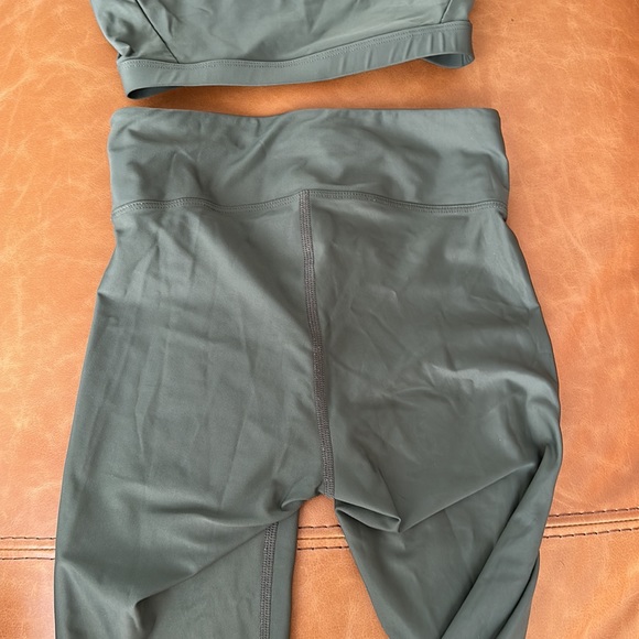 Pure Barre Heroine Sport Branded Set - Picture 4 of 5